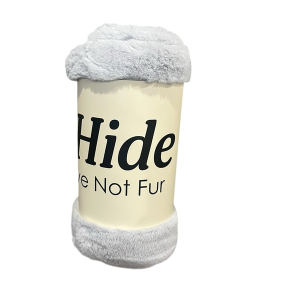 UnHide For Love Not Fur Silver Lil' Marshmallow Blanket 50"x 60" NEW - Picture 3 of 8